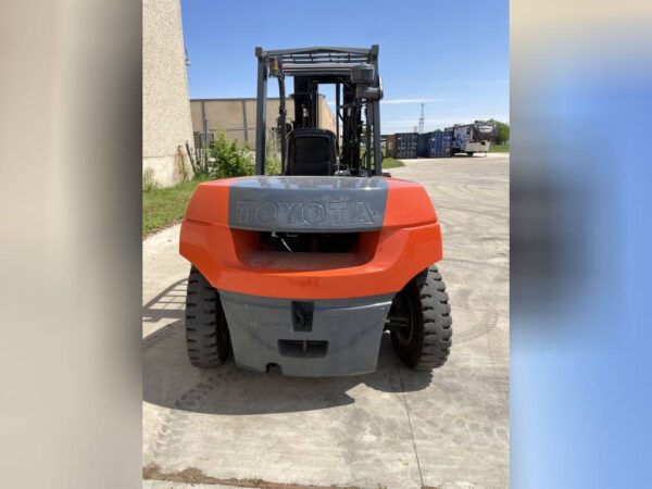 Used 2007 TOYOTA Forklifts 7FDU70 - Image 2