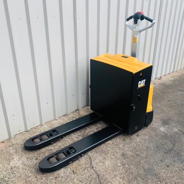 CAT NPP20N2 ELECTRIC PALLET FORKLIFT - Image 2