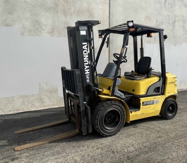 Hyundai 3T Diesel Forklift - Image 2