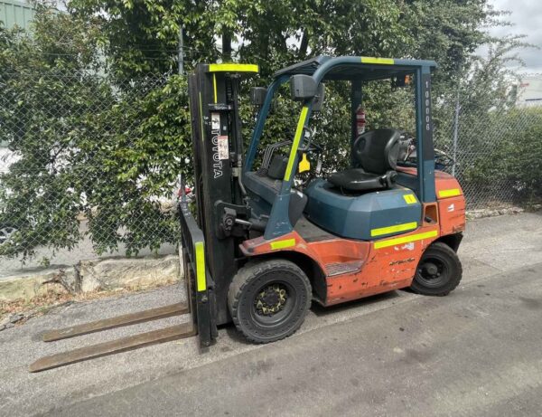 Toyota 2.5T LPG Forklift - Image 2