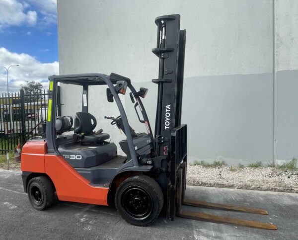 Toyota 3T 4.5m LPG Forklift - Image 4