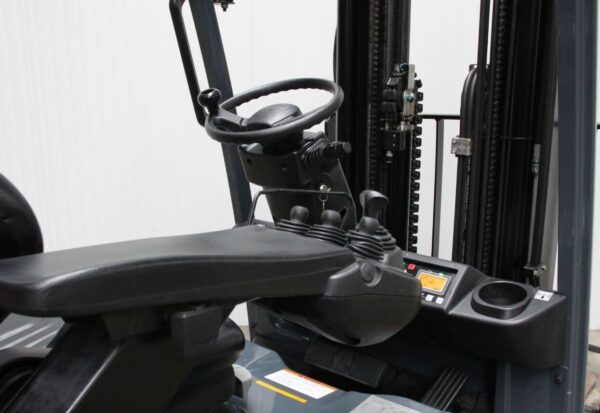 Toyota 8FBM16T electric forklift - Image 3