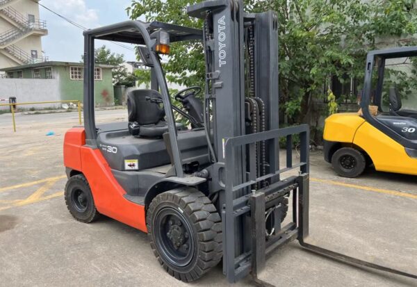 Toyota 8FDN30 diesel forklift - Image 4