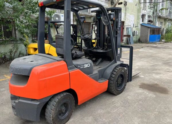 Toyota 8FDN30 diesel forklift - Image 5