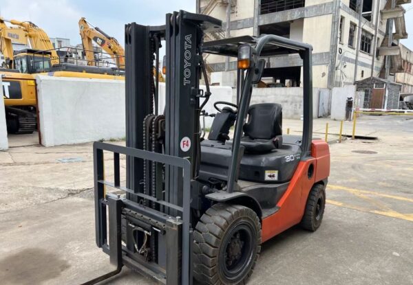 Toyota 8FDN30 diesel forklift - Image 6