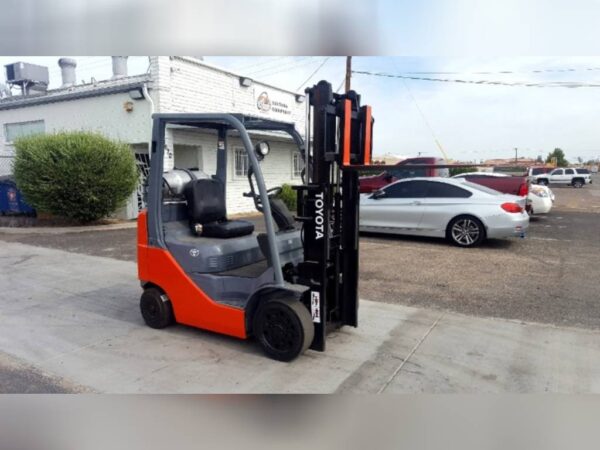 Used 2009 TOYOTA Forklifts 8FGCU20