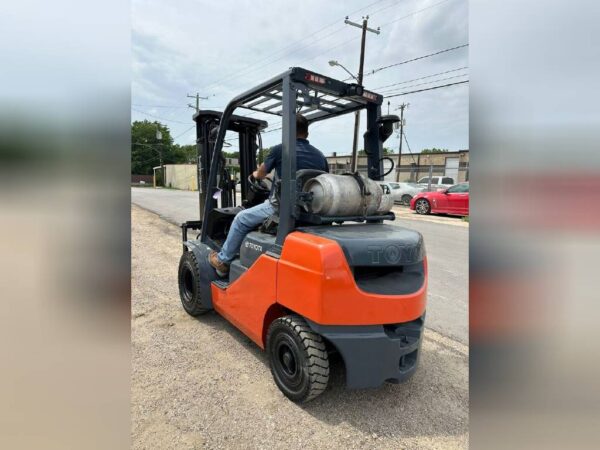 Used 2010 Toyota Industrial Equipment Forklifts 8FGU25 - Image 3