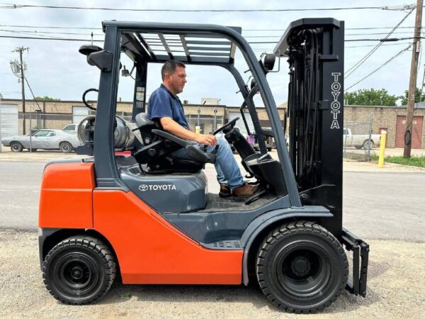 Used 2010 Toyota Industrial Equipment Forklifts 8FGU25