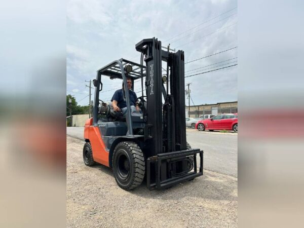 Used 2010 Toyota Industrial Equipment Forklifts 8FGU25 - Image 7